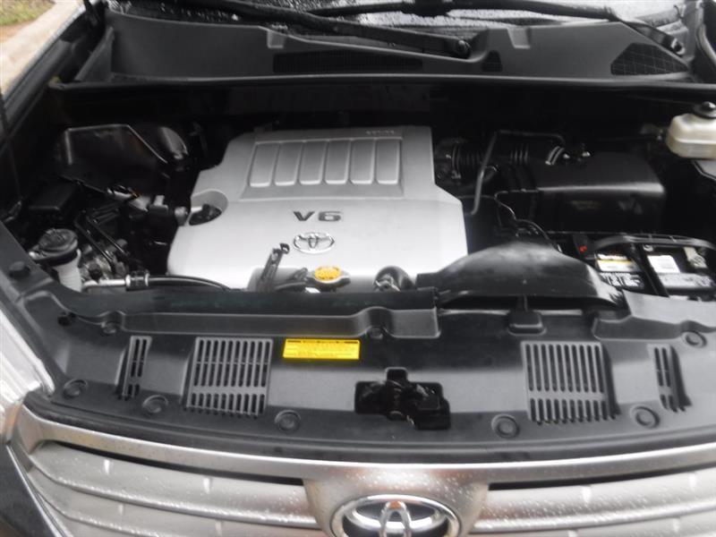 Toyota Highlander Limited 2WD 2012