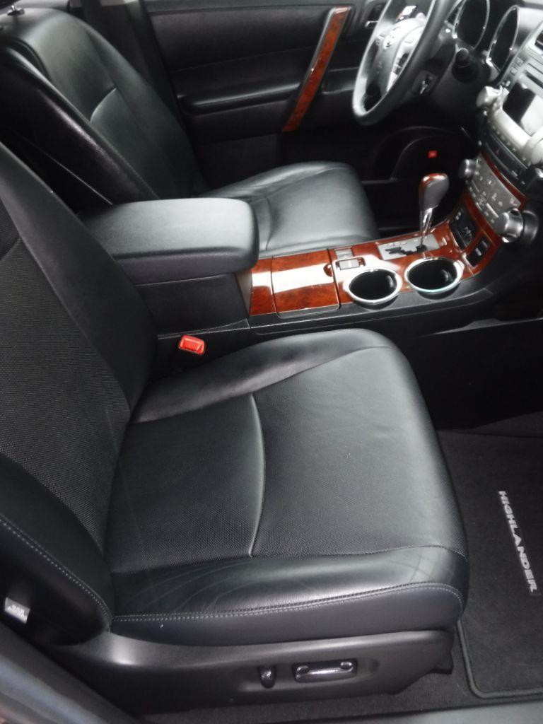 Toyota Highlander Limited 2WD 2012