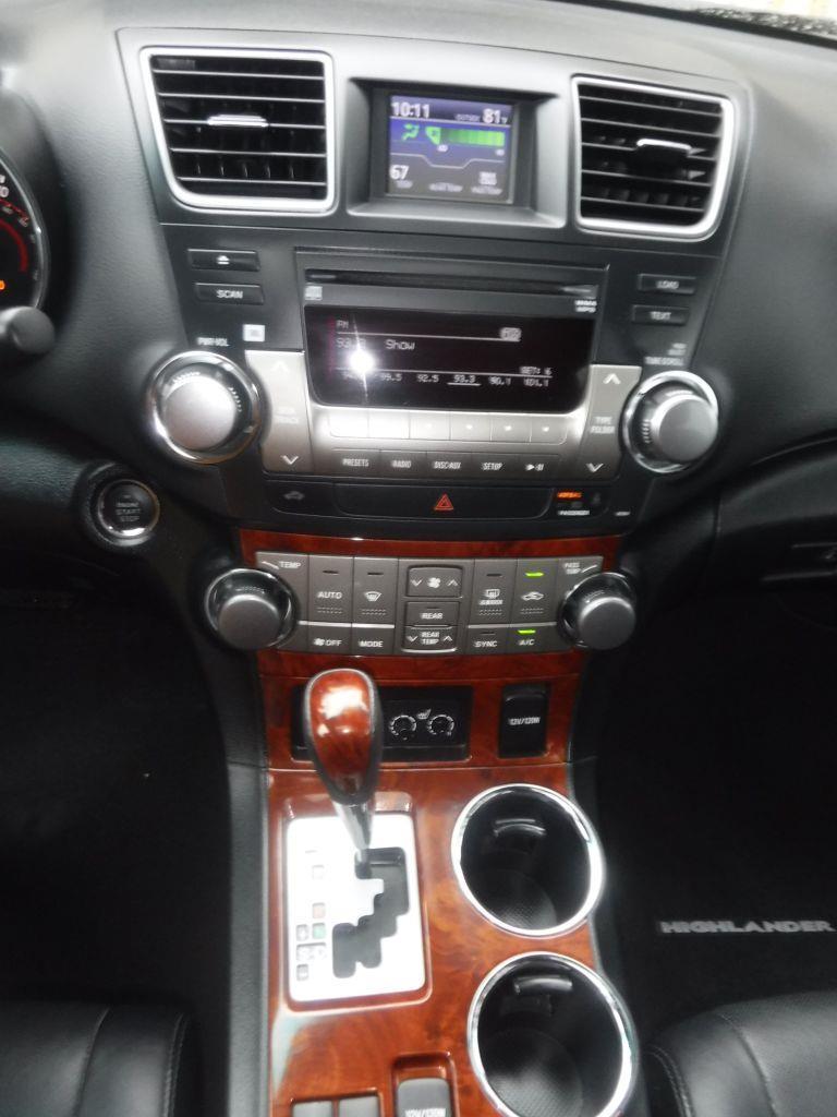 Toyota Highlander Limited 2WD 2012