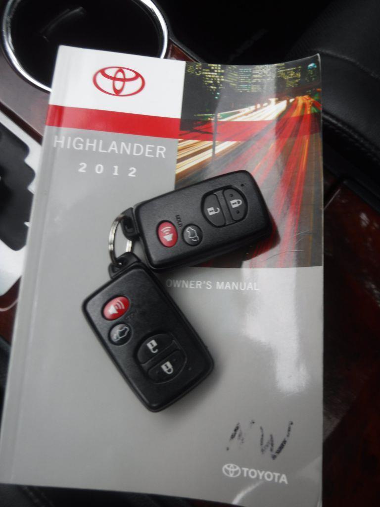 Toyota Highlander Limited 2WD 2012