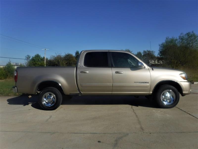 Toyota Tundra SR5 Double Cab 2WD 2004