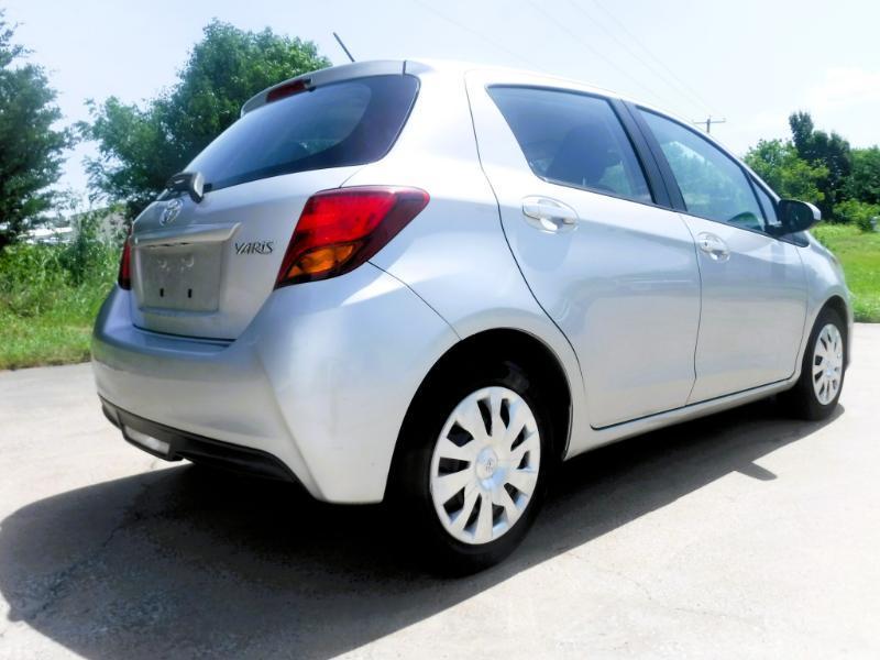Toyota Yaris L 4D Hatchback 2015