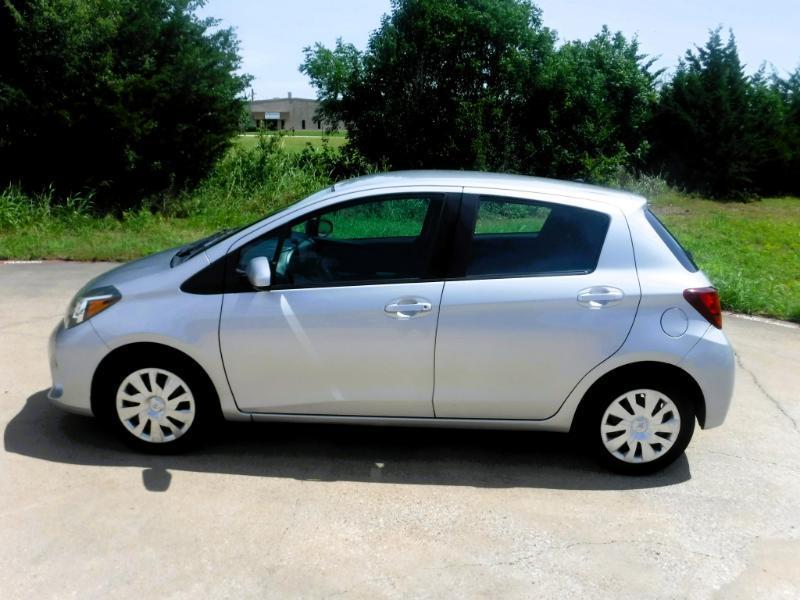 Toyota Yaris L 4D Hatchback 2015