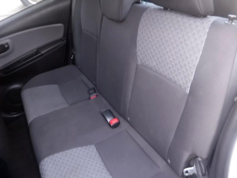 Toyota Yaris L 4D Hatchback 2015