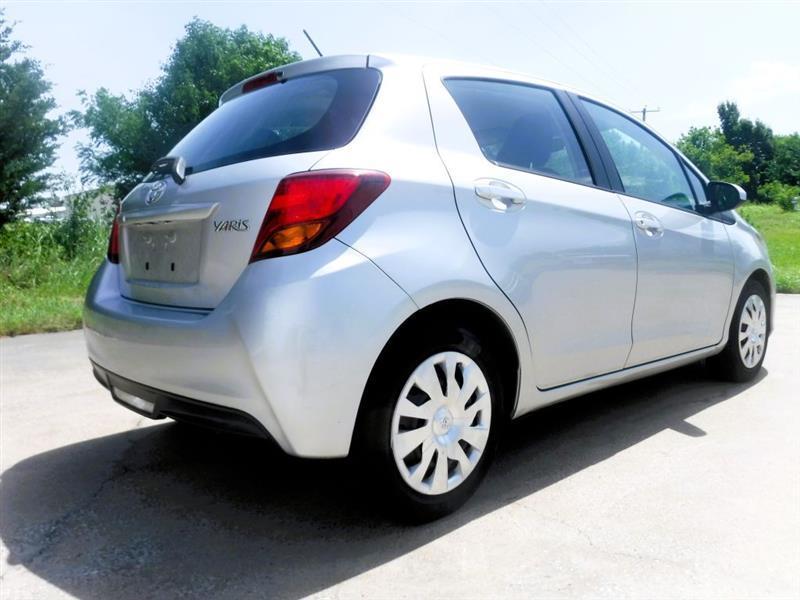 Toyota Yaris L 4D Hatchback 2015