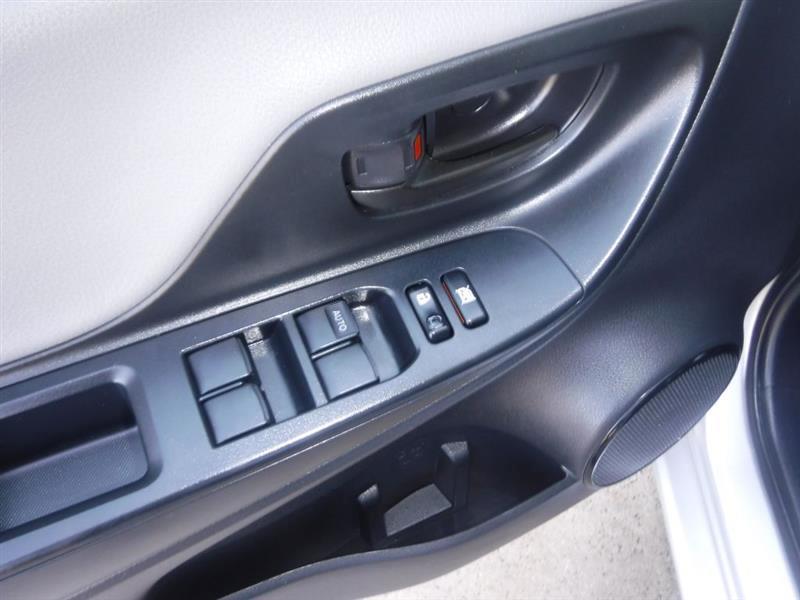 Toyota Yaris L 4D Hatchback 2015