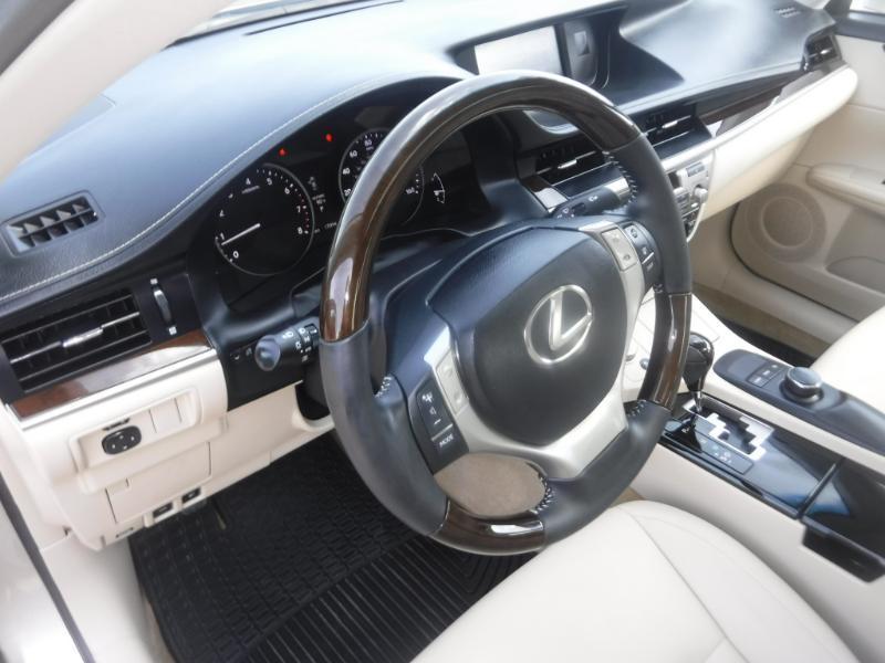 Lexus ES 350 Sedan 2013
