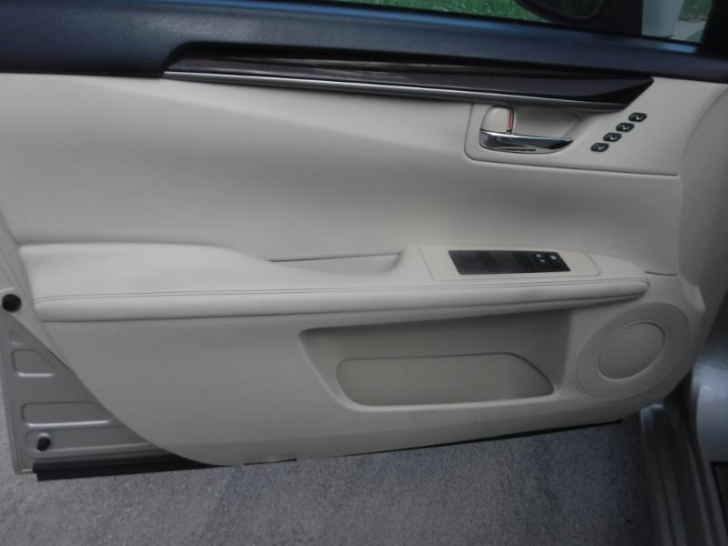 Lexus ES 350 Sedan 2013