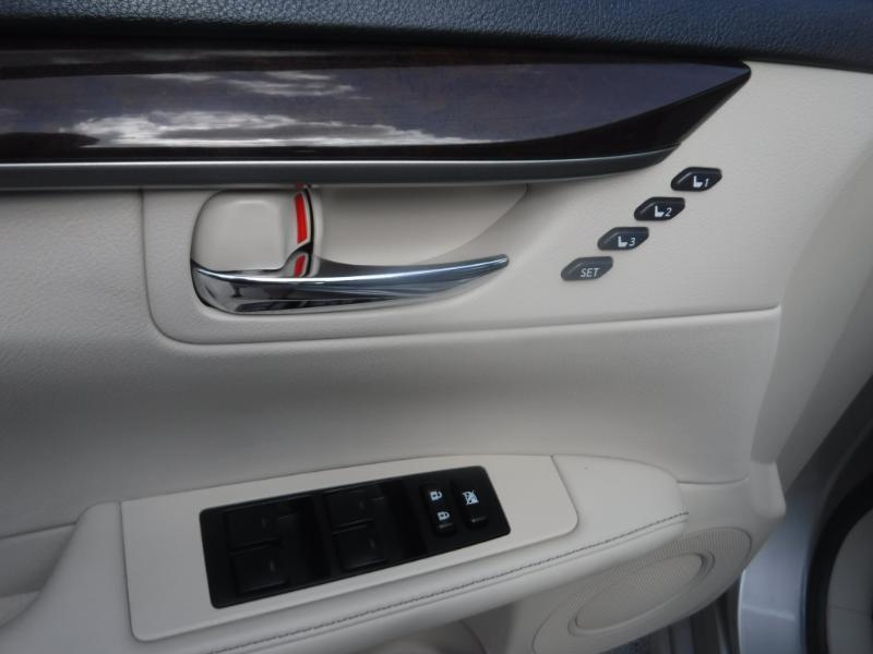 Lexus ES 350 Sedan 2013