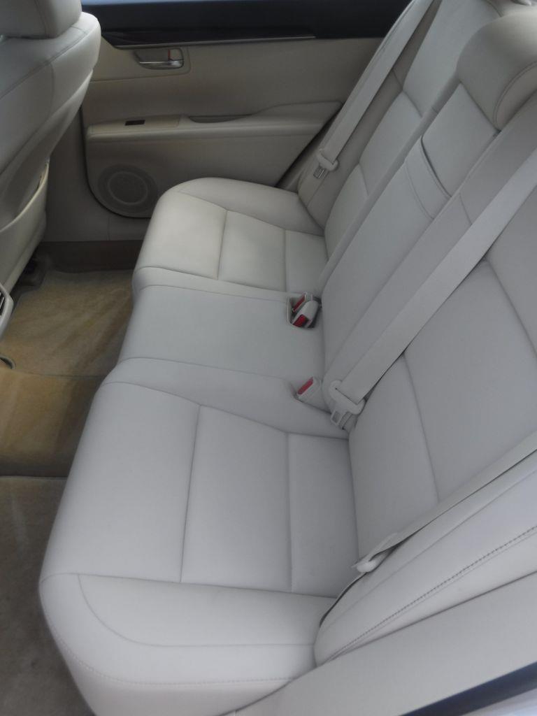 Lexus ES 350 Sedan 2013