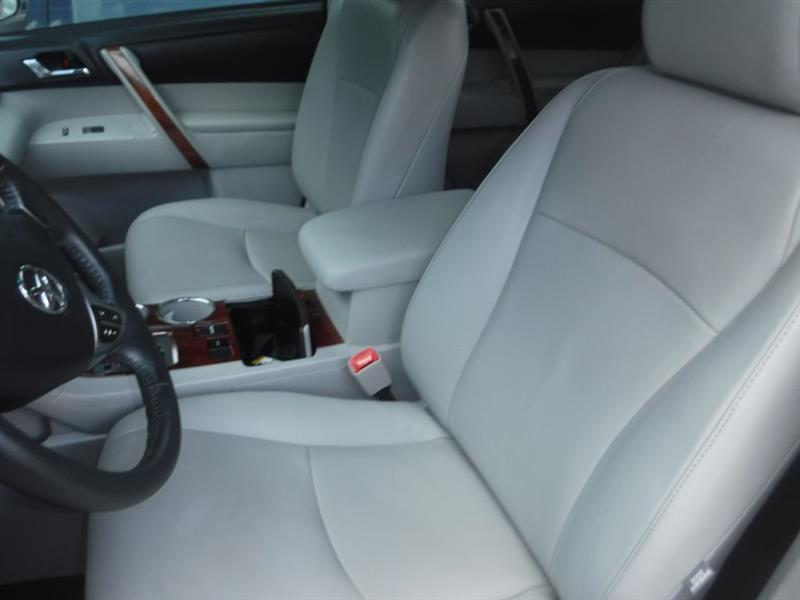 Toyota Highlander Limited 2WD 2013