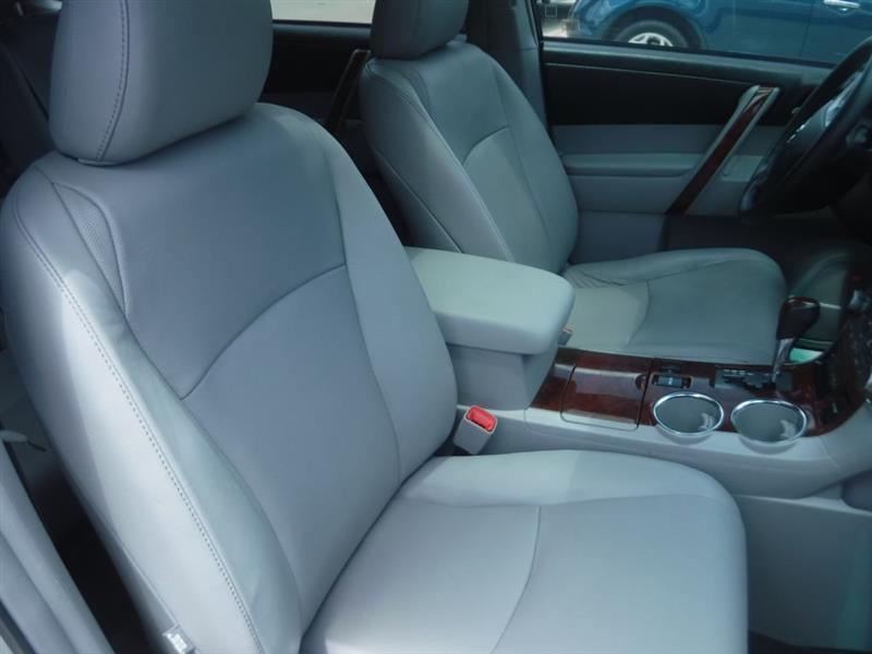 Toyota Highlander Limited 2WD 2013