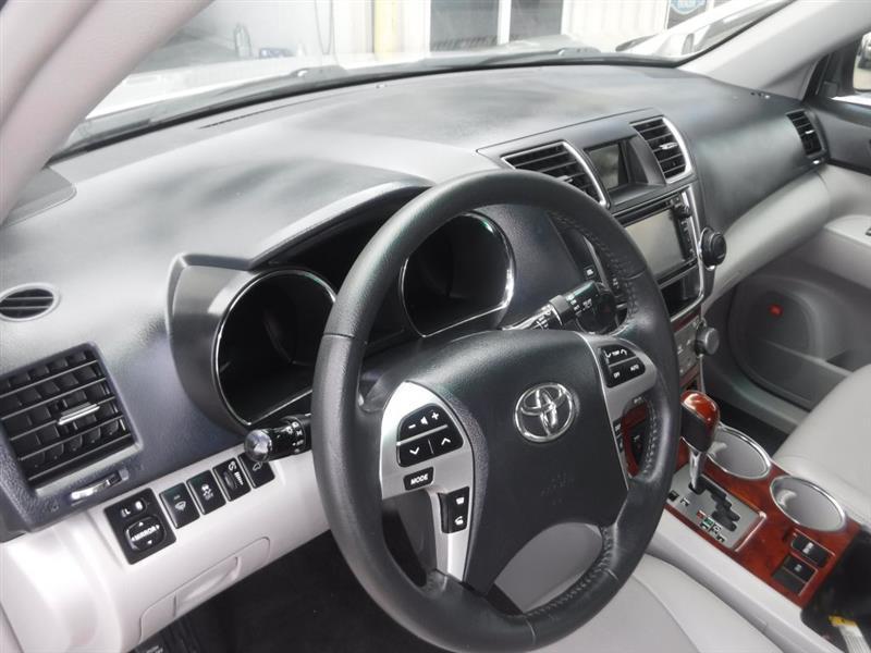 Toyota Highlander Limited 2WD 2013