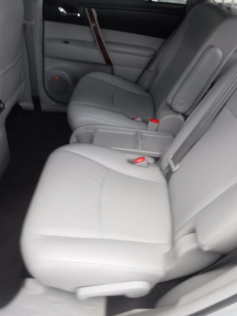 Toyota Highlander Limited 2WD 2013