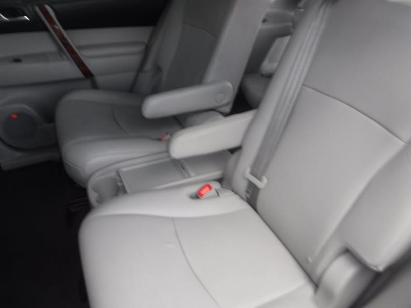 Toyota Highlander Limited 2WD 2013