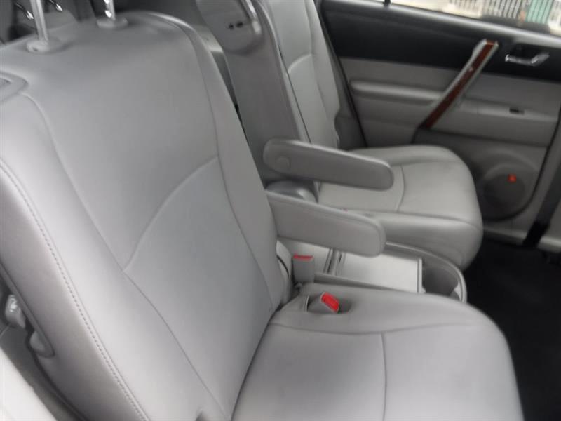 Toyota Highlander Limited 2WD 2013