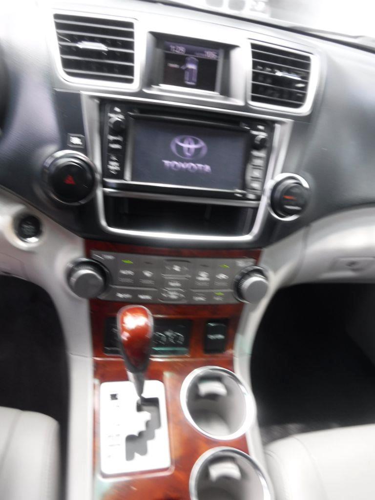 Toyota Highlander Limited 2WD 2013