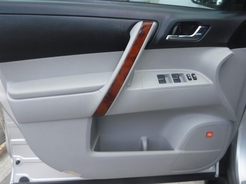 Toyota Highlander Limited 2WD 2013