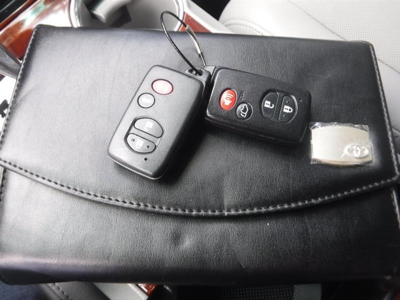 Toyota Highlander Limited 2WD 2013
