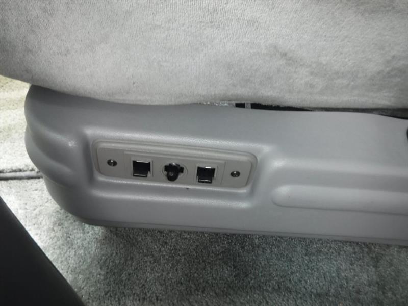 Ford Econoline E150 2000