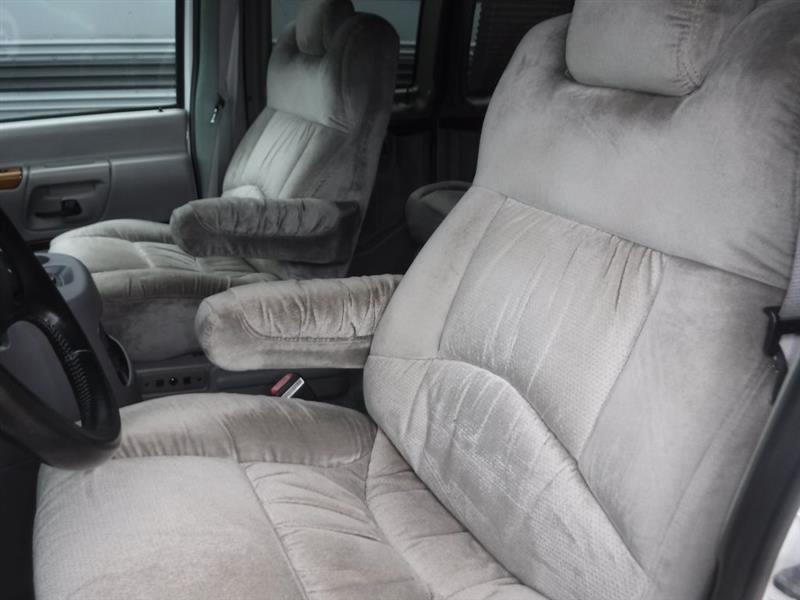 Ford Econoline E150 2000