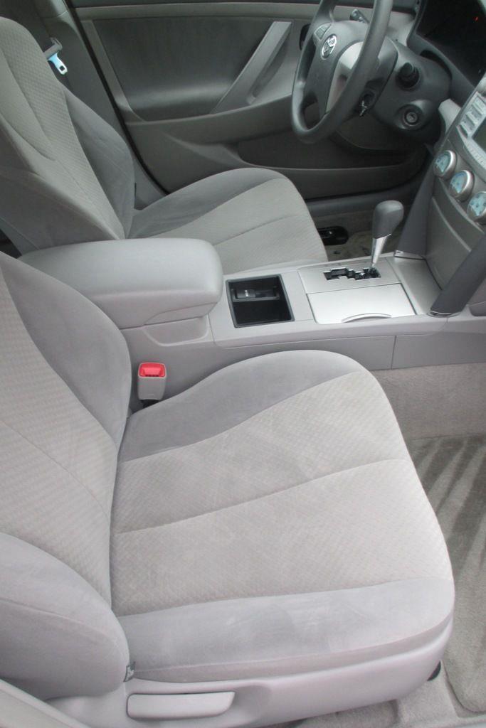 Toyota Camry LE 5-Spd AT 2009