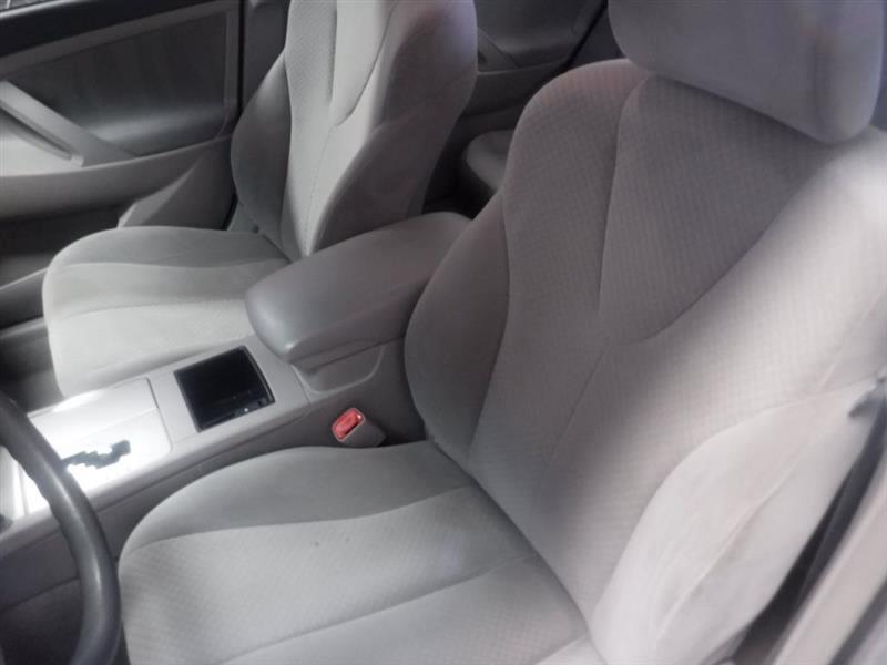 Toyota Camry LE 5-Spd AT 2009