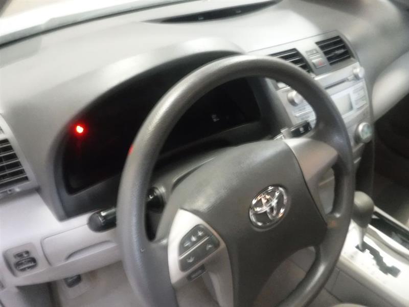 Toyota Camry LE 5-Spd AT 2009