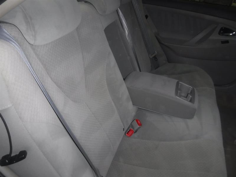 Toyota Camry LE 5-Spd AT 2009