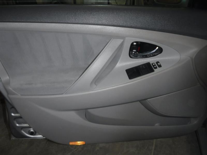 Toyota Camry LE 5-Spd AT 2009