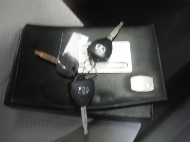 Toyota Camry LE 5-Spd AT 2009