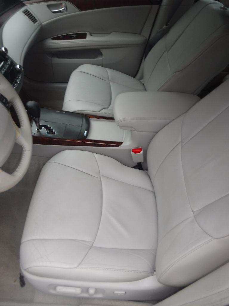 Toyota Avalon Base 2011
