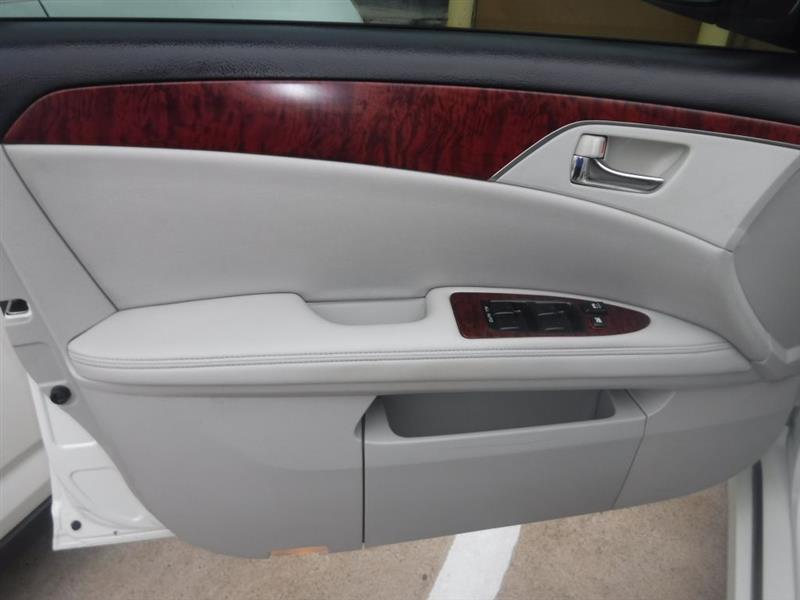 Toyota Avalon Base 2011