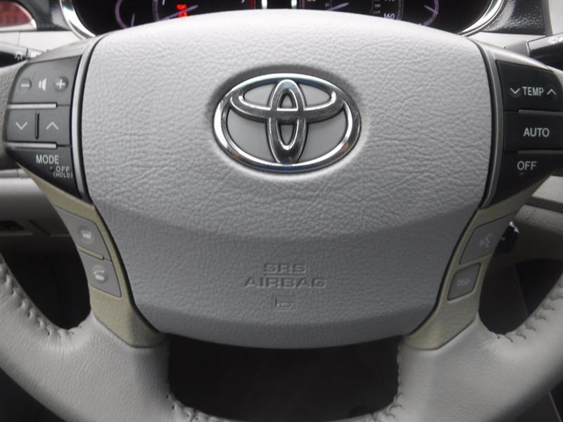 Toyota Avalon Base 2011