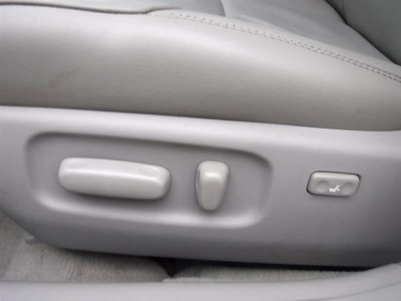 Toyota Avalon Base 2011