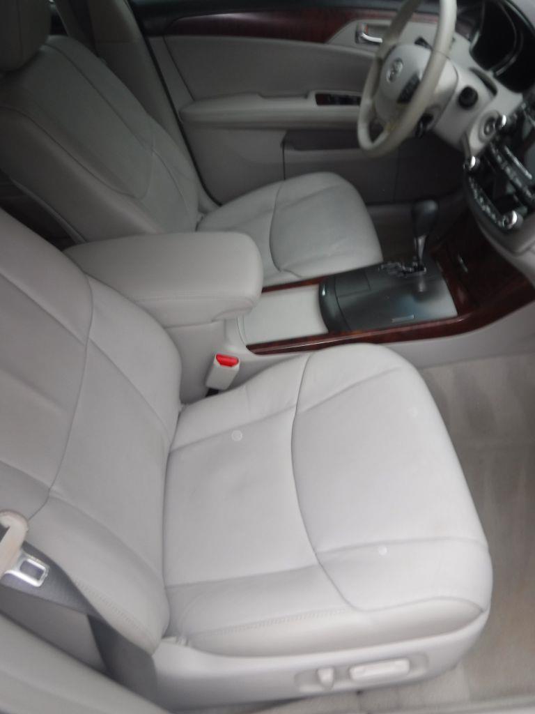 Toyota Avalon Base 2011