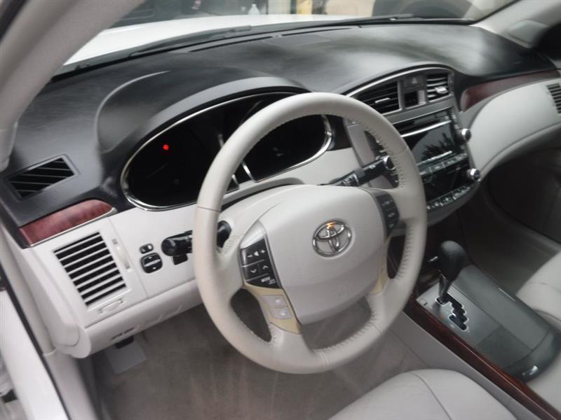 Toyota Avalon Base 2011