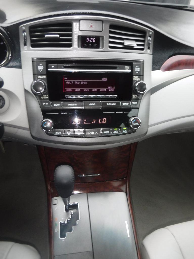 Toyota Avalon Base 2011