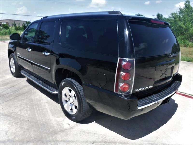 GMC Yukon Denali XL 4WD 2012