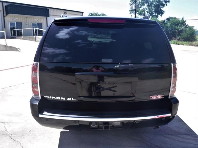 GMC Yukon Denali XL 4WD 2012