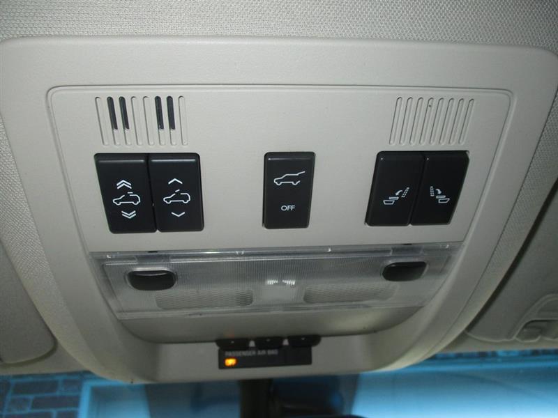 GMC Yukon Denali XL 4WD 2012