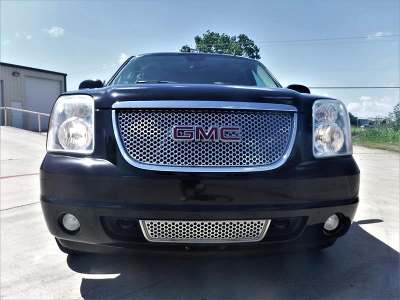 GMC Yukon Denali XL 4WD 2012