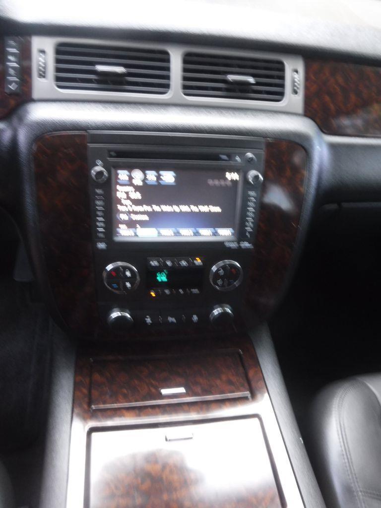 GMC Yukon Denali XL 4WD 2012