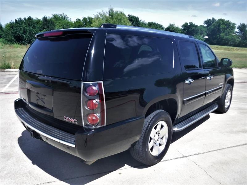 GMC Yukon Denali XL 4WD 2012