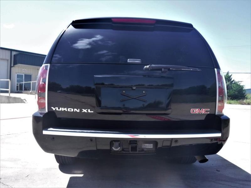 GMC Yukon Denali XL 4WD 2012