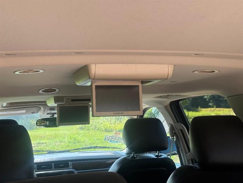 GMC Yukon Denali XL 4WD 2012