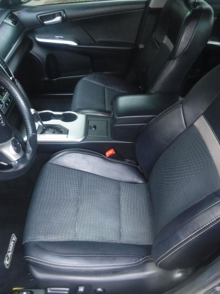 Toyota Camry SE 2013
