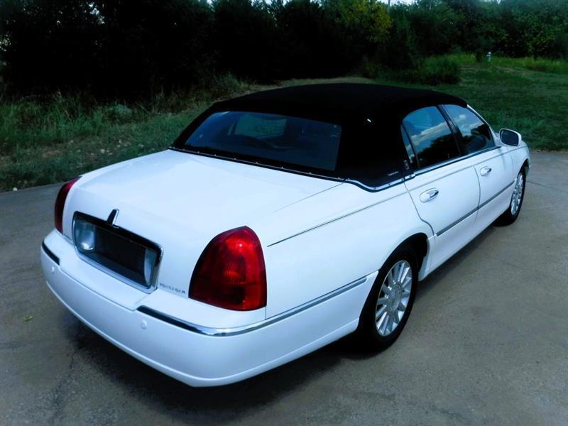 Lincoln Town Car Signature Limited 2003