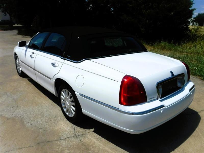 Lincoln Town Car Signature Limited 2003