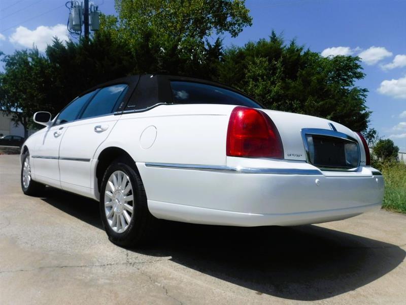 Lincoln Town Car Signature Limited 2003